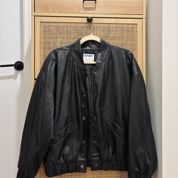 Old navy black faux leather bobber jacket - Picture 5 of 16